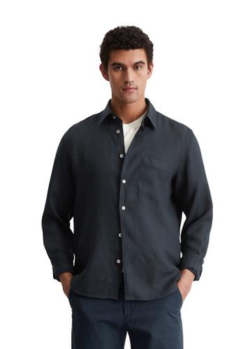 Kent collar, long sleeves, one rectangular chest pocket, linen style