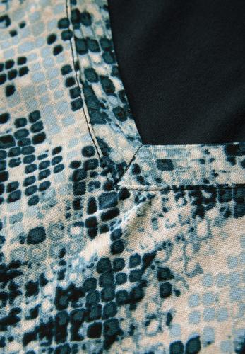 V-Neck Shirt mit Snake Print 38 - Arona Blue