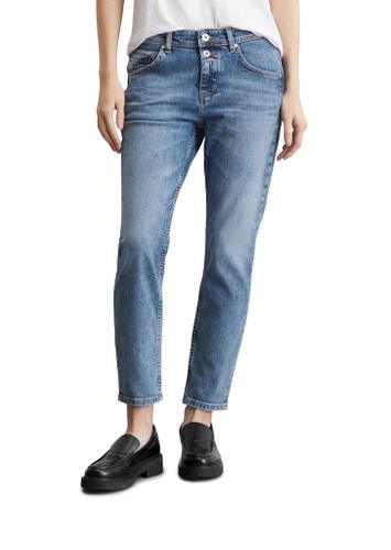 Jeans Model Theda boyfriend